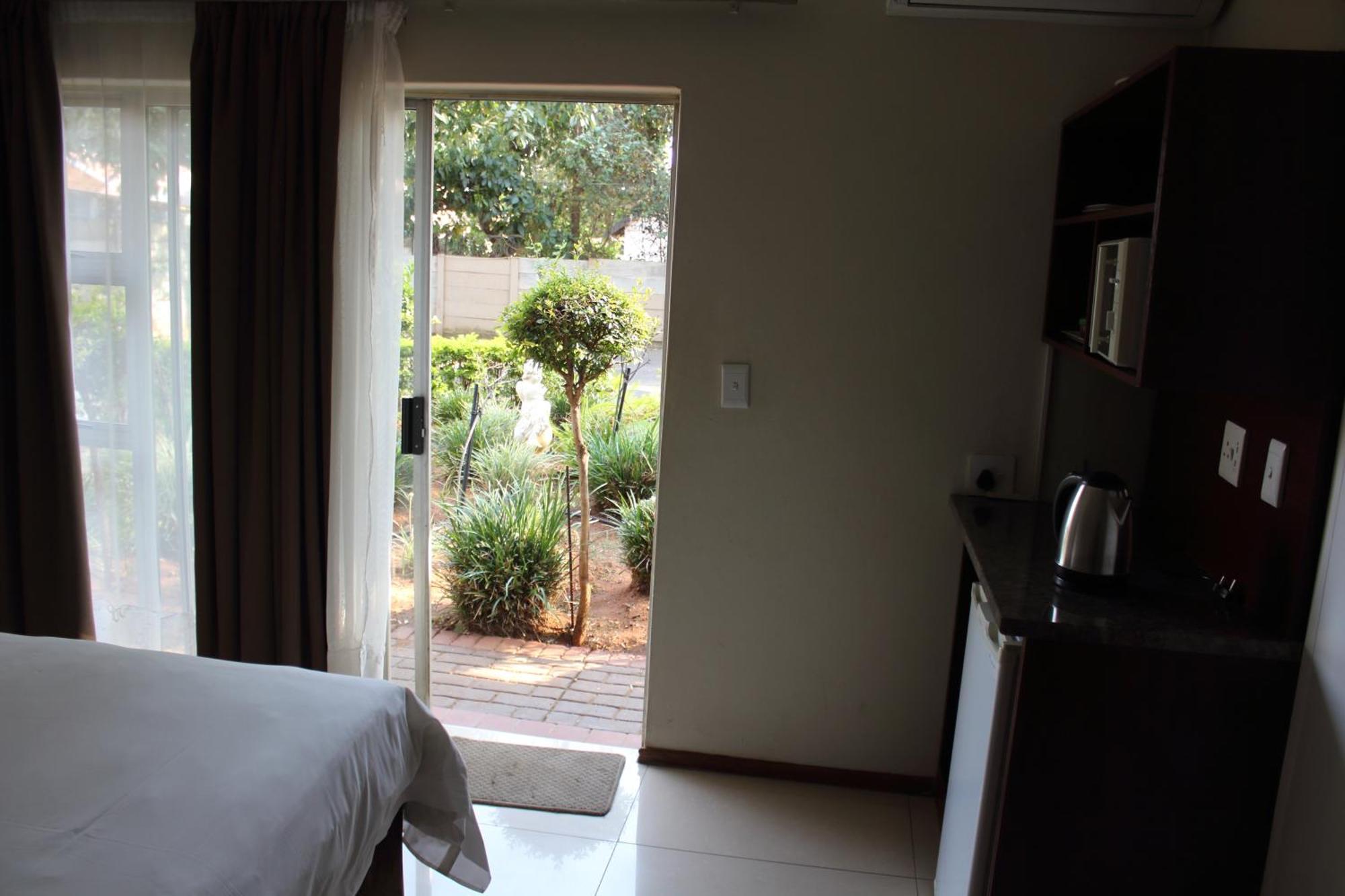 Purple Olive Guest House Pretoria Exterior photo