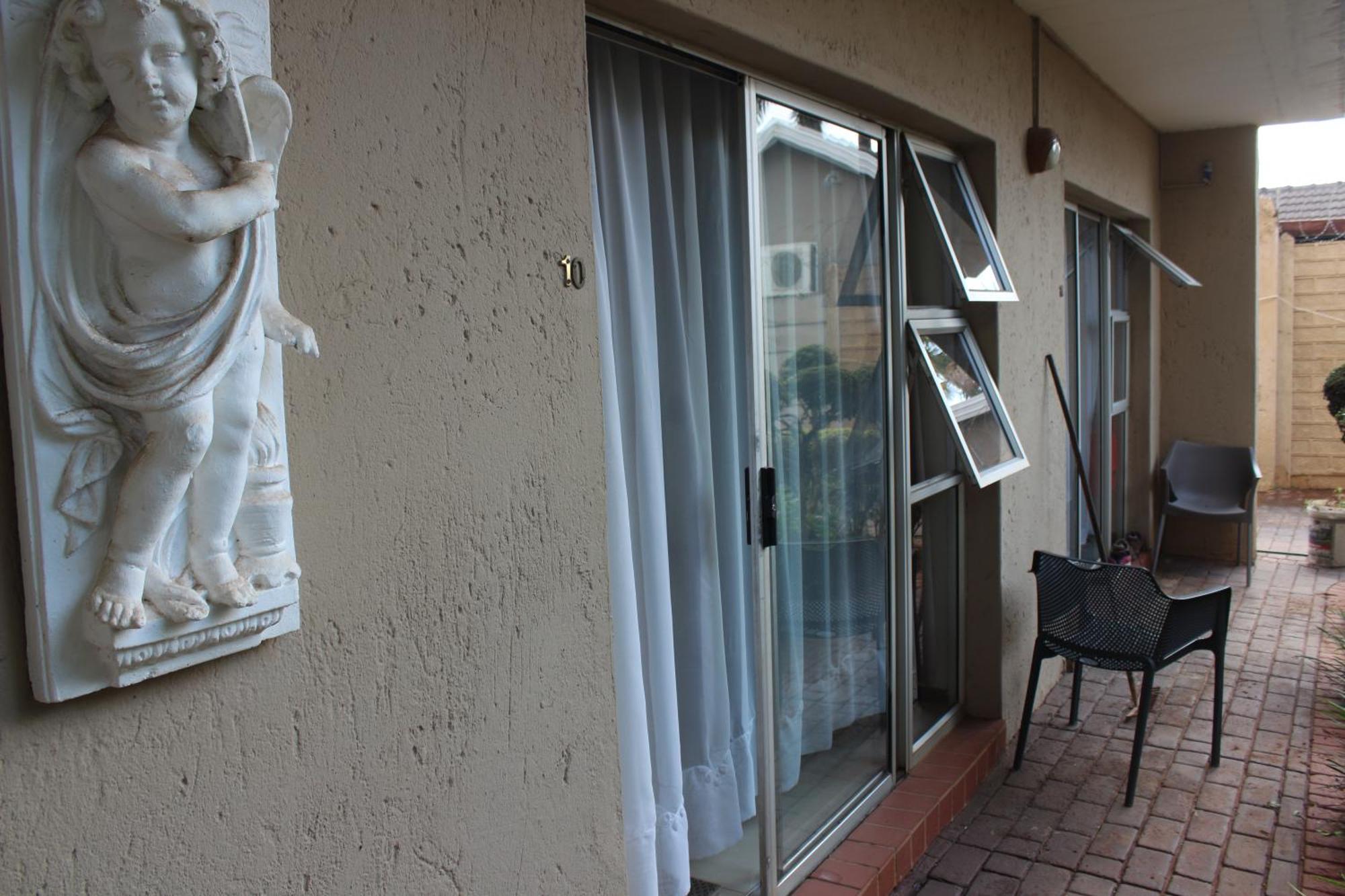 Purple Olive Guest House Pretoria Exterior photo